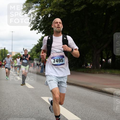 29.06.2025 - hella hamburg halbmarathon Yannick Fuchs http://msf.ph/oto/8239560 29.06.2025 10:34:46 20KM 1603, 1975, 2714, 2750, 2826, 4381, 4766, 4888, 5375, 5409, 5508, 5803, 6080, 6149, 6152, 6649, 7109, 7495, 7622, 8467, 8574, 8933, 9294, 10900, 10968, 11731, 12088, 12540, 12704, 12865, 14077, 14699, 14924, 15015, 15424, 15813, 15828, 16580, 16761, 17245, 17973, 18614, 18979 meine-sportfotos.de