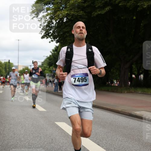 29.06.2025 - hella hamburg halbmarathon Yannick Fuchs http://msf.ph/oto/8239571 29.06.2025 10:34:46 20KM 1603, 1975, 2714, 2750, 2826, 4381, 4766, 4888, 5375, 5409, 5508, 5803, 6080, 6149, 6152, 6649, 7109, 7495, 7622, 8467, 8574, 8933, 9294, 10900, 10968, 11731, 12088, 12540, 12704, 12865, 14077, 14699, 14924, 15015, 15424, 15813, 15828, 16580, 16761, 17245, 17973, 18614, 18979 meine-sportfotos.de