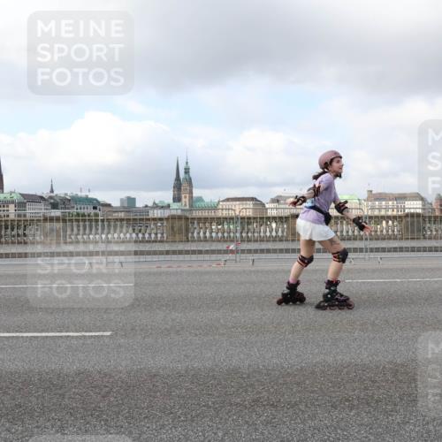 29.06.2025 - hella hamburg halbmarathon Lena Gebhardt http://msf.ph/oto/8239593 29.06.2025 09:02:07 Lombardsbrücke  meine-sportfotos.de