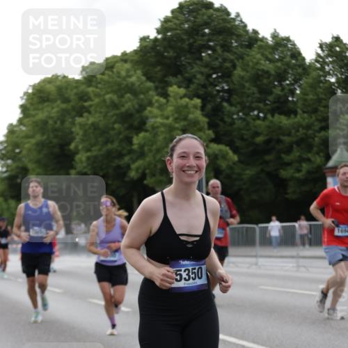 29.06.2025 - hella hamburg halbmarathon Jannik Wohlers http://msf.ph/oto/8239596 29.06.2025 10:29:26 Lombardsbrücke 1097, 1694, 2302, 2699, 3613, 4395, 4580, 5063, 5350, 8388, 8941, 9095, 9937, 11269, 11376, 11444, 11634, 12216, 12227, 12305, 12537, 13031, 13810, 15266, 17529, 18385 meine-sportfotos.de