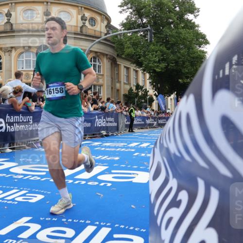 29.06.2025 - hella hamburg halbmarathon Strokosch-Dieckow http://msf.ph/oto/8239620 29.06.2025 10:36:21 Ziel 6829, 6993, 8084, 9296, 10404, 10680, 10852, 11304, 12051, 12916, 13991, 14075, 15348, 16158, 17192, 18062 meine-sportfotos.de