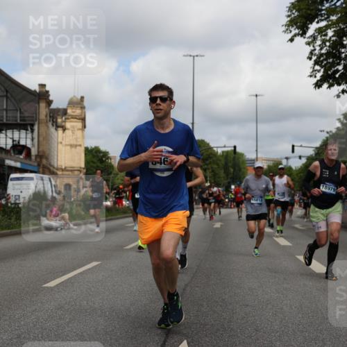 29.06.2025 - hella hamburg halbmarathon Yannick Fuchs http://msf.ph/oto/8239632 29.06.2025 10:34:47 20KM 1603, 1975, 2324, 2714, 2750, 2826, 4381, 4766, 4888, 5375, 5409, 5508, 5803, 6080, 6149, 6152, 6649, 7109, 7495, 7622, 8465, 8467, 8574, 8933, 9294, 10900, 10968, 11731, 12088, 12540, 12704, 12865, 13029, 14699, 14924, 15015, 15424, 15813, 16580, 16761, 17245, 17973, 18614, 18979 meine-sportfotos.de