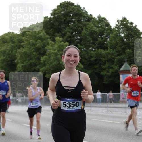 29.06.2025 - hella hamburg halbmarathon Jannik Wohlers http://msf.ph/oto/8239633 29.06.2025 10:29:27 Lombardsbrücke 1097, 1694, 2302, 2699, 3613, 4395, 4580, 5063, 5322, 5350, 8388, 8941, 9095, 9937, 10162, 11376, 11444, 11634, 12216, 12227, 12305, 12537, 13031, 13810, 15266, 17529, 18385 meine-sportfotos.de