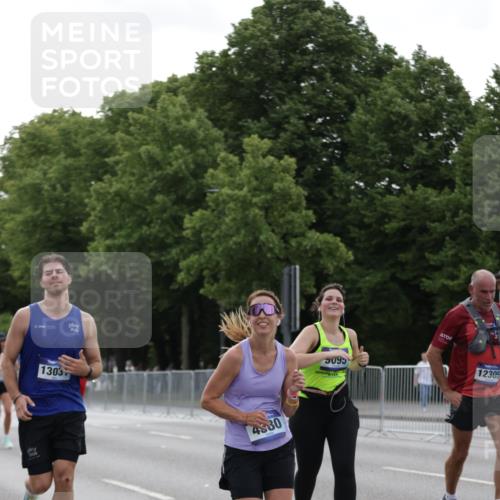 29.06.2025 - hella hamburg halbmarathon Jannik Wohlers http://msf.ph/oto/8239649 29.06.2025 10:29:27 Lombardsbrücke 1097, 1694, 2302, 2699, 3613, 4395, 4580, 5063, 5322, 5350, 8388, 8941, 9095, 9937, 10162, 11376, 11444, 11634, 12216, 12227, 12305, 12537, 13031, 13810, 15266, 17529, 18385 meine-sportfotos.de