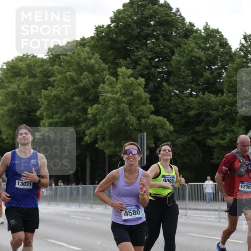 29.06.2025 - hella hamburg halbmarathon Jannik Wohlers http://msf.ph/oto/8239663 29.06.2025 10:29:28 Lombardsbrücke 1097, 1694, 2302, 2699, 3613, 4395, 4580, 5063, 5322, 5350, 8388, 8792, 8941, 9095, 9937, 10162, 11376, 11444, 12216, 12227, 12305, 12537, 13031, 13810, 15266, 17529, 18385 meine-sportfotos.de