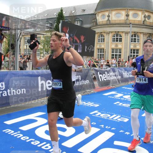 29.06.2025 - hella hamburg halbmarathon Michael Strokosch http://msf.ph/oto/8239678 29.06.2025 10:48:16 Ziel 1914, 7599, 8916, 9544, 9626, 11211, 12685, 14192, 14797, 14814, 15590, 15629, 15973, 15981, 16094, 16269, 18963, 19127 meine-sportfotos.de