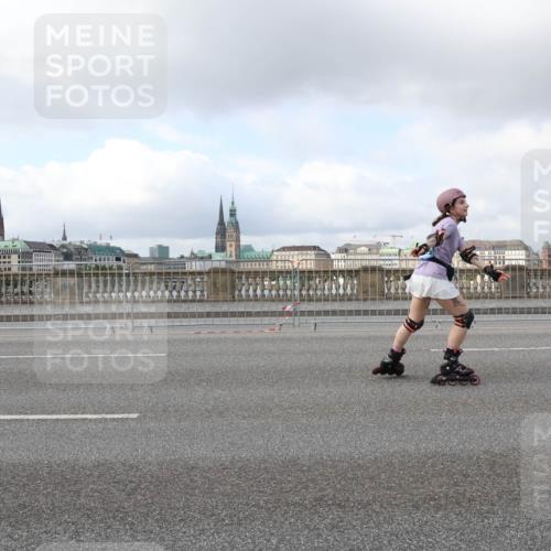 29.06.2025 - hella hamburg halbmarathon Lena Gebhardt http://msf.ph/oto/8239682 29.06.2025 09:02:07 Lombardsbrücke  meine-sportfotos.de