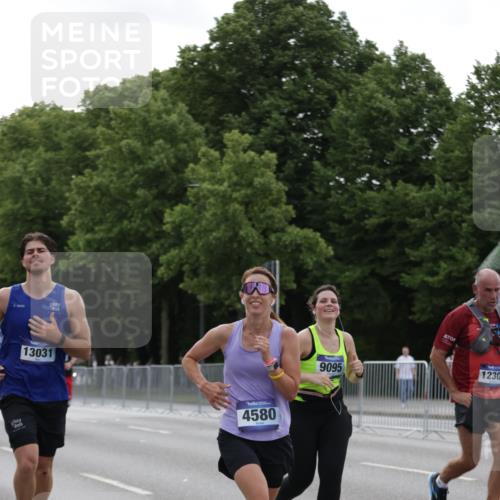 29.06.2025 - hella hamburg halbmarathon Jannik Wohlers http://msf.ph/oto/8239683 29.06.2025 10:29:28 Lombardsbrücke 1097, 1694, 2302, 2699, 3613, 4395, 4580, 5063, 5322, 5350, 8388, 8792, 8941, 9095, 9937, 10162, 11376, 11444, 12216, 12227, 12305, 12537, 13031, 13810, 15266, 17529, 18385 meine-sportfotos.de