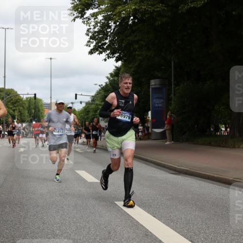 29.06.2025 - hella hamburg halbmarathon Yannick Fuchs http://msf.ph/oto/8239686 29.06.2025 10:34:47 20KM 1603, 1975, 2324, 2714, 2750, 2826, 4381, 4766, 4888, 5375, 5409, 5508, 5803, 6080, 6149, 6152, 6649, 7109, 7495, 7622, 8465, 8467, 8574, 8933, 9294, 10900, 10968, 11731, 12088, 12540, 12704, 12865, 13029, 14699, 14924, 15015, 15424, 15813, 16580, 16761, 17245, 17973, 18614, 18979 meine-sportfotos.de