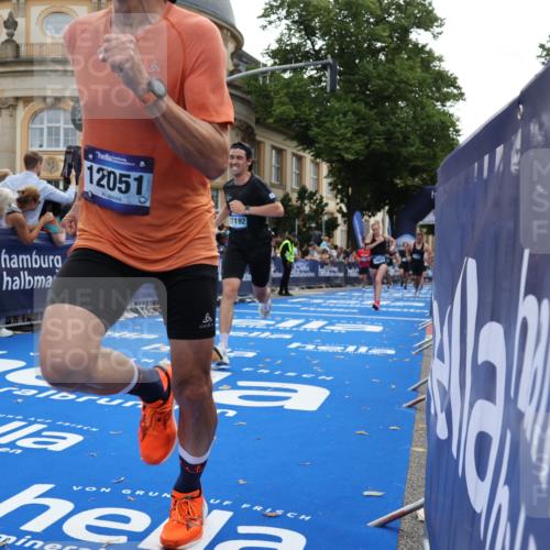 29.06.2025 - hella hamburg halbmarathon Strokosch-Dieckow http://msf.ph/oto/8239720 29.06.2025 10:36:24 Ziel 8084, 9296, 10404, 10680, 10852, 11304, 11833, 12051, 12916, 14075, 16158, 17192, 17723, 18062 meine-sportfotos.de