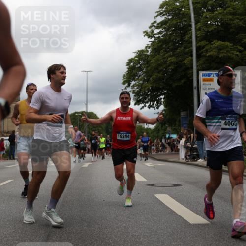 29.06.2025 - hella hamburg halbmarathon Yannick Fuchs http://msf.ph/oto/8239724 29.06.2025 10:47:18 20KM 1061, 1258, 1499, 1706, 1783, 2074, 2082, 2099, 2346, 2910, 3059, 3208, 3209, 3334, 4065, 4419, 4635, 4770, 5077, 6198, 6628, 6877, 7177, 7509, 7864, 8273, 8361, 8390, 8651, 9065, 9142, 9163, 9537, 10549, 10724, 10891, 10895, 11588, 11589, 11604, 11689, 11992, 12155, 12413, 12490, 12875, 12910, 13289, 13997, 14323, 15061, 15126, 15179, 15430, 15497, 15681, 16538, 16986, 18134, 18590, 18720, 18901, 19244 meine-sportfotos.de