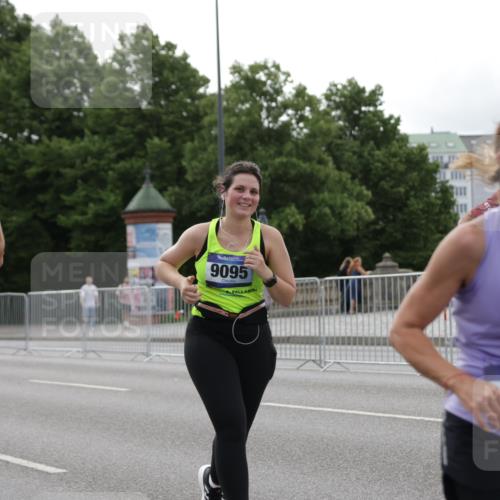 29.06.2025 - hella hamburg halbmarathon Jannik Wohlers http://msf.ph/oto/8239747 29.06.2025 10:29:29 Lombardsbrücke 1097, 1694, 2302, 2699, 3613, 4580, 5063, 5322, 5350, 8388, 8792, 8941, 9095, 9937, 10162, 11376, 11444, 12227, 12305, 12537, 13031, 13810, 15266, 17529, 18385 meine-sportfotos.de