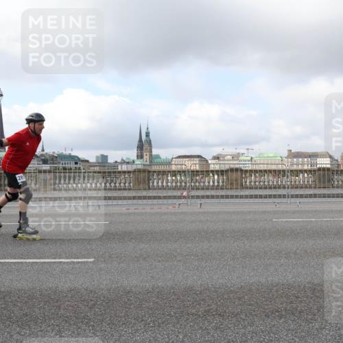 29.06.2025 - hella hamburg halbmarathon Lena Gebhardt http://msf.ph/oto/8239783 29.06.2025 09:02:11 Lombardsbrücke  meine-sportfotos.de