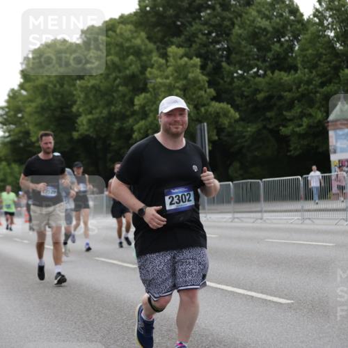 29.06.2025 - hella hamburg halbmarathon Jannik Wohlers http://msf.ph/oto/8239808 29.06.2025 10:29:31 Lombardsbrücke 1097, 1547, 1694, 2302, 2699, 3613, 4580, 5063, 5322, 6626, 8388, 8792, 8941, 9095, 10162, 11376, 11444, 12227, 12305, 12537, 13031, 13810, 15266, 16769, 17529, 18385 meine-sportfotos.de