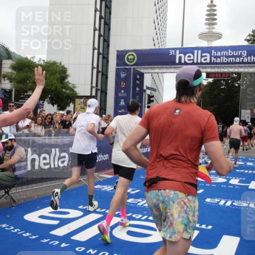 29.06.2025 - hella hamburg halbmarathon Michael Strokosch http://msf.ph/oto/8239819 29.06.2025 10:55:02 Ziel 1327, 3652, 4249, 4616, 4938, 5020, 6433, 6994, 8514, 8698, 10266, 13988, 14638, 14845, 15126, 15156, 15879, 16047, 16623, 16868, 18181, 18325 meine-sportfotos.de