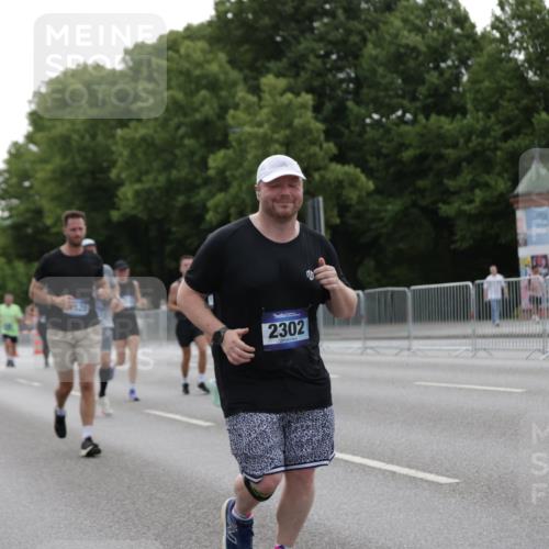 29.06.2025 - hella hamburg halbmarathon Jannik Wohlers http://msf.ph/oto/8239829 29.06.2025 10:29:31 Lombardsbrücke 1097, 1547, 1694, 2302, 2699, 3613, 4580, 5063, 5322, 6626, 8388, 8792, 8941, 9095, 10162, 11376, 11444, 12227, 12305, 12537, 13031, 13810, 15266, 16769, 17529, 18385 meine-sportfotos.de