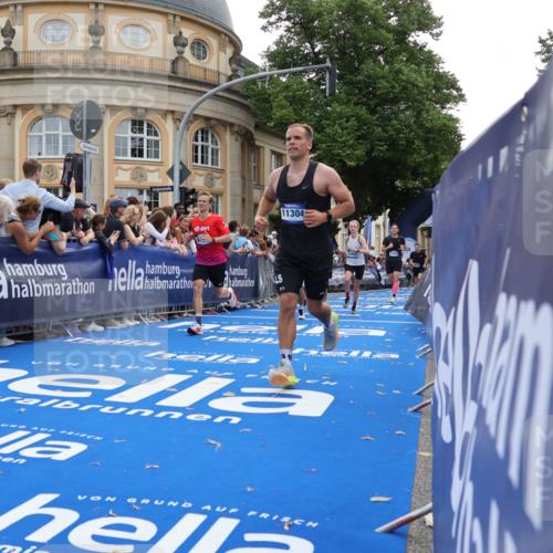 29.06.2025 - hella hamburg halbmarathon Strokosch-Dieckow http://msf.ph/oto/8239847 29.06.2025 10:36:27 Ziel 2121, 6915, 8084, 8121, 9296, 10404, 10680, 10852, 11304, 11833, 12051, 12916, 14075, 17192, 17723, 18062 meine-sportfotos.de