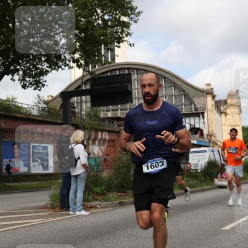 29.06.2025 - hella hamburg halbmarathon Yannick Fuchs http://msf.ph/oto/8239876 29.06.2025 10:34:49 20KM 1603, 2324, 2714, 2750, 2826, 4381, 4766, 4888, 5050, 5375, 5409, 5508, 5803, 5916, 6080, 6149, 6152, 6649, 7109, 7495, 7622, 8370, 8465, 8467, 8574, 8933, 9294, 10900, 10968, 11731, 12088, 12540, 12704, 12865, 13029, 14924, 15015, 15424, 15813, 16580, 16761, 17245, 18614, 18979 meine-sportfotos.de