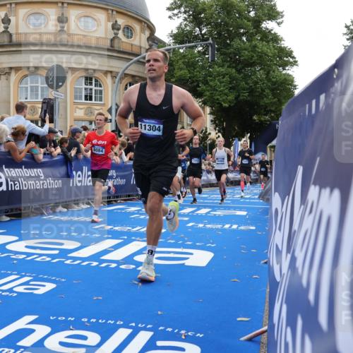 29.06.2025 - hella hamburg halbmarathon Strokosch-Dieckow http://msf.ph/oto/8239878 29.06.2025 10:36:28 Ziel 2121, 6915, 8084, 8121, 9296, 10404, 10680, 10852, 11304, 11833, 12916, 14075, 16523, 17723, 18062 meine-sportfotos.de