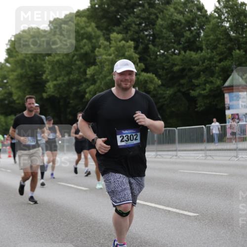 29.06.2025 - hella hamburg halbmarathon Jannik Wohlers http://msf.ph/oto/8239880 29.06.2025 10:29:31 Lombardsbrücke 1097, 1547, 1694, 2302, 2699, 3613, 4580, 5063, 5322, 6626, 8388, 8792, 8941, 9095, 10162, 11376, 11444, 12227, 12305, 12537, 13031, 13810, 15266, 16769, 17529, 18385 meine-sportfotos.de