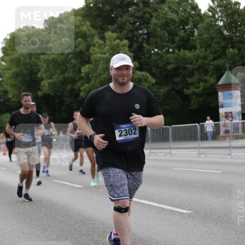 29.06.2025 - hella hamburg halbmarathon Jannik Wohlers http://msf.ph/oto/8239892 29.06.2025 10:29:31 Lombardsbrücke 1097, 1547, 1694, 2302, 2699, 3613, 4580, 5063, 5322, 6626, 8388, 8792, 8941, 9095, 10162, 11376, 11444, 12227, 12305, 12537, 13031, 13810, 15266, 16769, 17529, 18385 meine-sportfotos.de