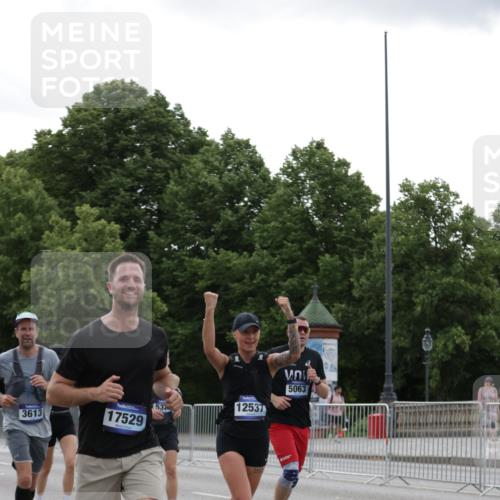 29.06.2025 - hella hamburg halbmarathon Jannik Wohlers http://msf.ph/oto/8239918 29.06.2025 10:29:33 Lombardsbrücke 1097, 1547, 1694, 2302, 2699, 3613, 4580, 5063, 5322, 6626, 8388, 8792, 8941, 9095, 10162, 11376, 12305, 12537, 13031, 13810, 14304, 15266, 16182, 16769, 17529, 18385, 18503 meine-sportfotos.de