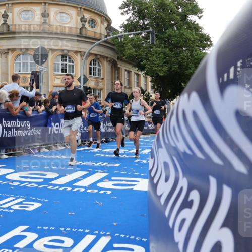 29.06.2025 - hella hamburg halbmarathon Strokosch-Dieckow http://msf.ph/oto/8239942 29.06.2025 10:36:29 Ziel 2121, 6915, 8084, 8121, 9296, 10404, 10680, 10852, 11304, 11833, 12916, 14075, 16523, 17723, 18062 meine-sportfotos.de