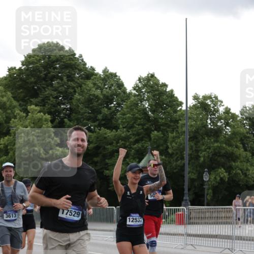 29.06.2025 - hella hamburg halbmarathon Jannik Wohlers http://msf.ph/oto/8239964 29.06.2025 10:29:33 Lombardsbrücke 1097, 1547, 1694, 2302, 2699, 3613, 4580, 5063, 5322, 6626, 8388, 8792, 8941, 9095, 10162, 11376, 12305, 12537, 13031, 13810, 14304, 15266, 16182, 16769, 17529, 18385, 18503 meine-sportfotos.de