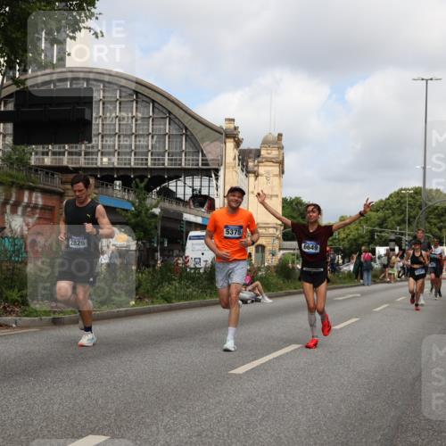 29.06.2025 - hella hamburg halbmarathon Yannick Fuchs http://msf.ph/oto/8239982 29.06.2025 10:34:50 20KM 1603, 2324, 2714, 2750, 2826, 4888, 5050, 5375, 5409, 5508, 5803, 5916, 6080, 6149, 6152, 6649, 7109, 7495, 7622, 8370, 8465, 8467, 8574, 9294, 10900, 10968, 11731, 12088, 12540, 12704, 12865, 13029, 14924, 15015, 15424, 15813, 16580, 16761, 17245, 18614, 18979 meine-sportfotos.de