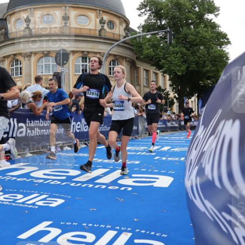 29.06.2025 - hella hamburg halbmarathon Strokosch-Dieckow http://msf.ph/oto/8239997 29.06.2025 10:36:29 Ziel 2121, 6915, 8084, 8121, 9296, 10404, 10680, 10852, 11304, 11833, 12916, 14075, 16523, 17723, 18062 meine-sportfotos.de