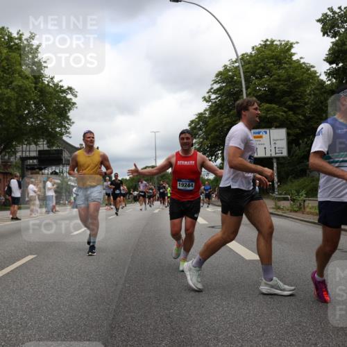 29.06.2025 - hella hamburg halbmarathon Yannick Fuchs http://msf.ph/oto/8240051 29.06.2025 10:47:19 20KM 1061, 1151, 1258, 1499, 1706, 1783, 2074, 2082, 2099, 2346, 2910, 3059, 3208, 3209, 3334, 4065, 4419, 4635, 4770, 5077, 6198, 6628, 6877, 7177, 7509, 7864, 8273, 8361, 8390, 8651, 9142, 9537, 10549, 10724, 10891, 10895, 11588, 11589, 11604, 11689, 11992, 12413, 12490, 12875, 12909, 12910, 13289, 13997, 14323, 15061, 15126, 15179, 15430, 15497, 15681, 16538, 16986, 18134, 18590, 18720, 18901, 19244 meine-sportfotos.de