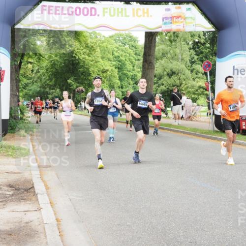 29.06.2025 - hella hamburg halbmarathon MichiJ http://msf.ph/oto/8240059 29.06.2025 10:50:25 Zwischen KM18-KM19 1316, 3919, 7717, 12008, 12475, 12646, 15532, 15698, 16594, 16688, 17441, 17895, 18321 meine-sportfotos.de