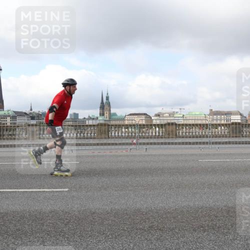 29.06.2025 - hella hamburg halbmarathon Lena Gebhardt http://msf.ph/oto/8240065 29.06.2025 09:02:12 Lombardsbrücke  meine-sportfotos.de