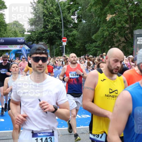 29.06.2025 - hella hamburg halbmarathon Zöllner http://msf.ph/oto/8240070 29.06.2025 10:55:50 Ziel 1179, 1834, 3256, 5021, 6569, 6924, 7221, 8255, 10212, 12483, 12858, 13474, 14365, 16401, 16434, 16786, 18125, 18190, 18867, 19047 meine-sportfotos.de