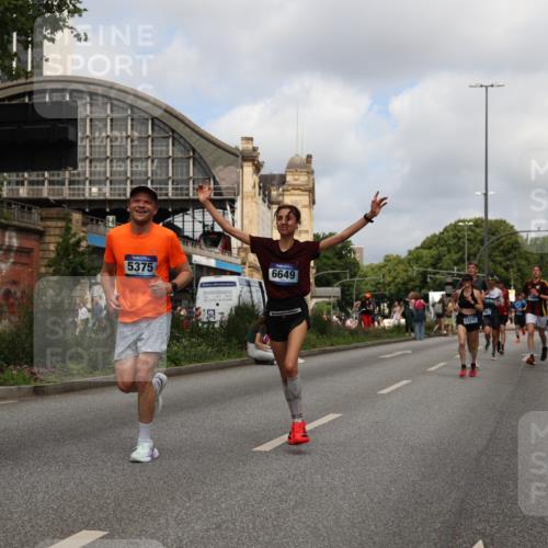 29.06.2025 - hella hamburg halbmarathon Yannick Fuchs http://msf.ph/oto/8240085 29.06.2025 10:34:50 20KM 1603, 2324, 2714, 2750, 2826, 4888, 5050, 5375, 5409, 5508, 5803, 5916, 6080, 6149, 6152, 6649, 7109, 7495, 7622, 8370, 8465, 8467, 8574, 9294, 10900, 10968, 11731, 12088, 12540, 12704, 12865, 13029, 14924, 15015, 15424, 15813, 16580, 16761, 17245, 18614, 18979 meine-sportfotos.de