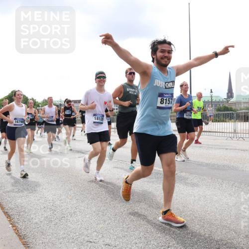 29.06.2025 - hella hamburg halbmarathon Lena Gebhardt http://msf.ph/oto/8240091 29.06.2025 10:33:48 Lombardsbrücke 1189, 1275, 1417, 1705, 1787, 1896, 1995, 2265, 2342, 2482, 2496, 2526, 2776, 3170, 3264, 3340, 3341, 3345, 3560, 3812, 3829, 4164, 4361, 4433, 4449, 4479, 4696, 4807, 4942, 5075, 5096, 5141, 5557, 5561, 5566, 5569, 5584, 5691, 5821, 5822, 5887, 6109, 6364, 6515, 6516, 6854, 6956, 6999, 7027, 7565, 7653, 7705, 8021, 8157, 8202, 8277, 8282, 8375, 8377, 8383, 8401, 8891, 9094, 9234, 9258, 9438, 9591, 9592, 9750, 9780, 9799, 9875, 9995, 10007, 10071, 10561, 11811 meine-sportfotos.de