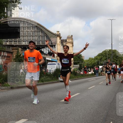 29.06.2025 - hella hamburg halbmarathon Yannick Fuchs http://msf.ph/oto/8240101 29.06.2025 10:34:50 20KM 1603, 2324, 2714, 2750, 2826, 4888, 5050, 5375, 5409, 5508, 5803, 5916, 6080, 6149, 6152, 6649, 7109, 7495, 7622, 8370, 8465, 8467, 8574, 9294, 10900, 10968, 11731, 12088, 12540, 12704, 12865, 13029, 14924, 15015, 15424, 15813, 16580, 16761, 17245, 18614, 18979 meine-sportfotos.de