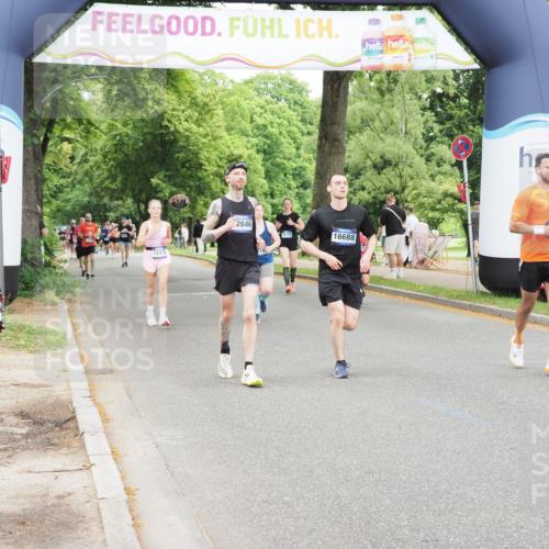 29.06.2025 - hella hamburg halbmarathon MichiJ http://msf.ph/oto/8240113 29.06.2025 10:50:25 Zwischen KM18-KM19 1316, 3919, 7717, 12008, 12475, 12646, 15532, 15698, 16594, 16688, 17441, 17895, 18321 meine-sportfotos.de