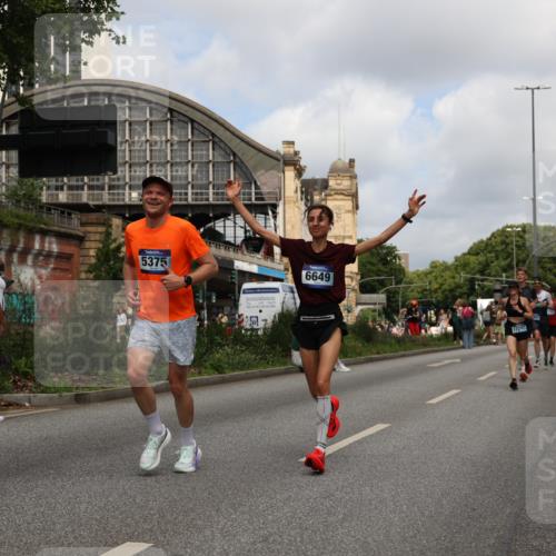 29.06.2025 - hella hamburg halbmarathon Yannick Fuchs http://msf.ph/oto/8240121 29.06.2025 10:34:51 20KM 1603, 1882, 2324, 2714, 2750, 2826, 4843, 4888, 5050, 5375, 5409, 5508, 5745, 5803, 5916, 6080, 6149, 6152, 6649, 7109, 7495, 7622, 8370, 8465, 8467, 8574, 9294, 10900, 10968, 11731, 12088, 12540, 12704, 12865, 13029, 13667, 14924, 15015, 15424, 15542, 15813, 16580, 16761, 17245, 18614, 18979 meine-sportfotos.de