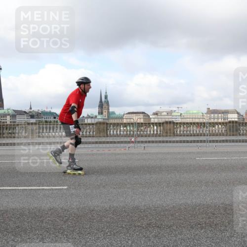 29.06.2025 - hella hamburg halbmarathon Lena Gebhardt http://msf.ph/oto/8240153 29.06.2025 09:02:12 Lombardsbrücke  meine-sportfotos.de