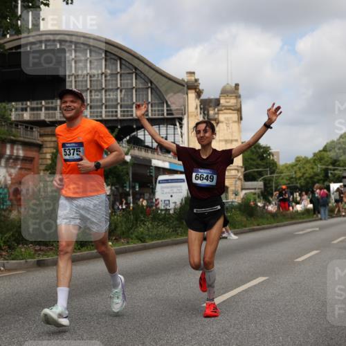 29.06.2025 - hella hamburg halbmarathon Yannick Fuchs http://msf.ph/oto/8240165 29.06.2025 10:34:51 20KM 1603, 1882, 2324, 2714, 2750, 2826, 4843, 4888, 5050, 5375, 5409, 5508, 5745, 5803, 5916, 6080, 6149, 6152, 6649, 7109, 7495, 7622, 8370, 8465, 8467, 8574, 9294, 10900, 10968, 11731, 12088, 12540, 12704, 12865, 13029, 13667, 14924, 15015, 15424, 15542, 15813, 16580, 16761, 17245, 18614, 18979 meine-sportfotos.de