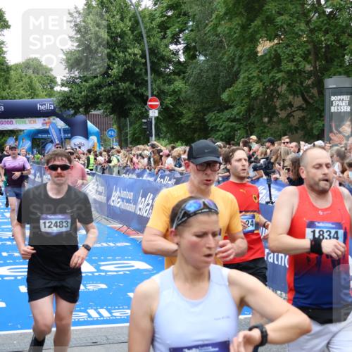 29.06.2025 - hella hamburg halbmarathon Zöllner http://msf.ph/oto/8240186 29.06.2025 10:55:51 Ziel 1179, 2612, 3256, 3668, 5021, 6569, 6924, 7221, 7976, 12483, 12858, 13474, 14365, 16401, 16434, 16786, 18125, 18190, 18867, 19047 meine-sportfotos.de