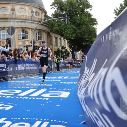 29.06.2025 - hella hamburg halbmarathon Strokosch-Dieckow http://msf.ph/oto/8240190 29.06.2025 10:36:34 Ziel 1571, 2121, 3809, 5092, 6915, 8121, 9296, 10680, 11833, 14622, 16523, 17723, 18038, 18733 meine-sportfotos.de
