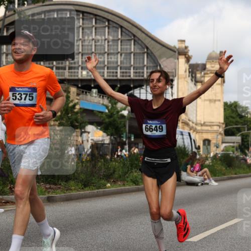 29.06.2025 - hella hamburg halbmarathon Yannick Fuchs http://msf.ph/oto/8240202 29.06.2025 10:34:51 20KM 1603, 1882, 2324, 2714, 2750, 2826, 4843, 4888, 5050, 5375, 5409, 5508, 5745, 5803, 5916, 6080, 6149, 6152, 6649, 7109, 7495, 7622, 8370, 8465, 8467, 8574, 9294, 10900, 10968, 11731, 12088, 12540, 12704, 12865, 13029, 13667, 14924, 15015, 15424, 15542, 15813, 16580, 16761, 17245, 18614, 18979 meine-sportfotos.de