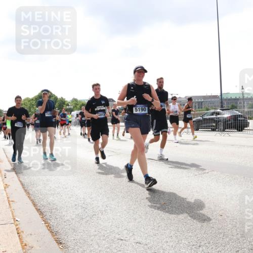 29.06.2025 - hella hamburg halbmarathon Lena Gebhardt http://msf.ph/oto/8240210 29.06.2025 10:45:19 Lombardsbrücke 1024, 1060, 1273, 1629, 1685, 1713, 1798, 1924, 2007, 2008, 2216, 2217, 2657, 2664, 2779, 2973, 3160, 3164, 3357, 3377, 3570, 3879, 3993, 4099, 4102, 4186, 4224, 4275, 4306, 4337, 4504, 4820, 4851, 5099, 5108, 5190, 5339, 5636, 5949, 6150, 6509, 6763, 6788, 6841, 6888, 6911, 6922, 6980, 7283, 7530, 7541, 7699, 7859, 7912, 8594, 8605, 8745, 8762, 8907, 9036, 9620, 10030, 10182, 10225, 10562, 10566, 10668, 10707, 11314, 12198, 12332, 12334, 12394, 13039, 13261 meine-sportfotos.de