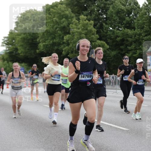 29.06.2025 - hella hamburg halbmarathon Jannik Wohlers http://msf.ph/oto/8240212 29.06.2025 10:29:39 Lombardsbrücke 1097, 1547, 1694, 2302, 3443, 3573, 3613, 4580, 5063, 5322, 6598, 6616, 6626, 8792, 8941, 10162, 12305, 12537, 12710, 13031, 14304, 16182, 16601, 16604, 16735, 16769, 17529, 18503 meine-sportfotos.de