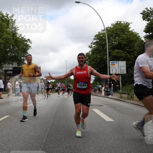 29.06.2025 - hella hamburg halbmarathon Yannick Fuchs http://msf.ph/oto/8240216 29.06.2025 10:47:19 20KM 1061, 1151, 1258, 1499, 1706, 1783, 2074, 2082, 2099, 2346, 2910, 3059, 3208, 3209, 3334, 4065, 4419, 4635, 4770, 5077, 6198, 6628, 6877, 7177, 7509, 7864, 8273, 8361, 8390, 8651, 9142, 9537, 10549, 10724, 10891, 10895, 11588, 11589, 11604, 11689, 11992, 12413, 12490, 12875, 12909, 12910, 13289, 13997, 14323, 15061, 15126, 15179, 15430, 15497, 15681, 16538, 16986, 18134, 18590, 18720, 18901, 19244 meine-sportfotos.de
