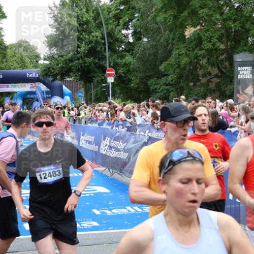 29.06.2025 - hella hamburg halbmarathon Zöllner http://msf.ph/oto/8240223 29.06.2025 10:55:51 Ziel 1179, 2612, 3256, 3668, 5021, 6569, 6924, 7221, 7976, 12483, 12858, 13474, 14365, 16401, 16434, 16786, 18125, 18190, 18867, 19047 meine-sportfotos.de