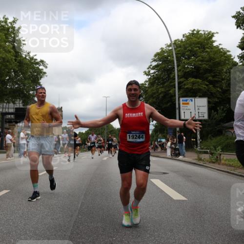 29.06.2025 - hella hamburg halbmarathon Yannick Fuchs http://msf.ph/oto/8240230 29.06.2025 10:47:19 20KM 1061, 1151, 1258, 1499, 1706, 1783, 2074, 2082, 2099, 2346, 2910, 3059, 3208, 3209, 3334, 4065, 4419, 4635, 4770, 5077, 6198, 6628, 6877, 7177, 7509, 7864, 8273, 8361, 8390, 8651, 9142, 9537, 10549, 10724, 10891, 10895, 11588, 11589, 11604, 11689, 11992, 12413, 12490, 12875, 12909, 12910, 13289, 13997, 14323, 15061, 15126, 15179, 15430, 15497, 15681, 16538, 16986, 18134, 18590, 18720, 18901, 19244 meine-sportfotos.de