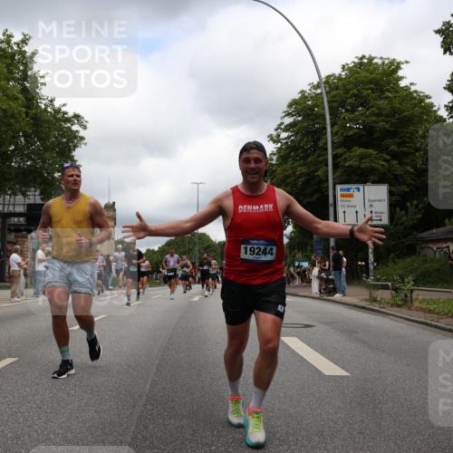 29.06.2025 - hella hamburg halbmarathon Yannick Fuchs http://msf.ph/oto/8240249 29.06.2025 10:47:19 20KM 1061, 1151, 1258, 1499, 1706, 1783, 2074, 2082, 2099, 2346, 2910, 3059, 3208, 3209, 3334, 4065, 4419, 4635, 4770, 5077, 6198, 6628, 6877, 7177, 7509, 7864, 8273, 8361, 8390, 8651, 9142, 9537, 10549, 10724, 10891, 10895, 11588, 11589, 11604, 11689, 11992, 12413, 12490, 12875, 12909, 12910, 13289, 13997, 14323, 15061, 15126, 15179, 15430, 15497, 15681, 16538, 16986, 18134, 18590, 18720, 18901, 19244 meine-sportfotos.de
